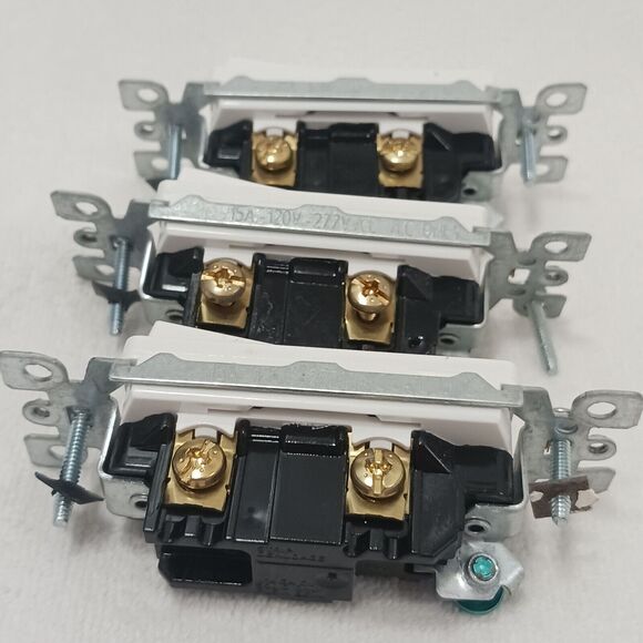 3 SWITCHES Leviton Decora 15 AMP Single 15A-120/277V AC/CA Used Good Works - Picture 4 of 11
